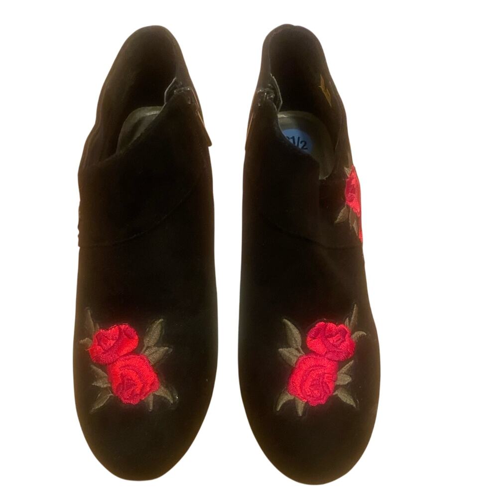 Impo Rose embroidered bootie heels size 6.5